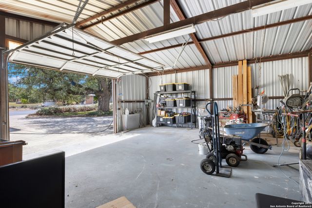 1670 S Cranes Mill, New Braunfels, TX 78132