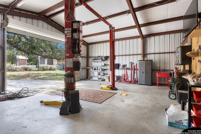 1670 S Cranes Mill, New Braunfels, TX 78132