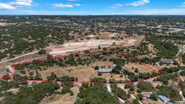 1670 S Cranes Mill, New Braunfels, TX 78132