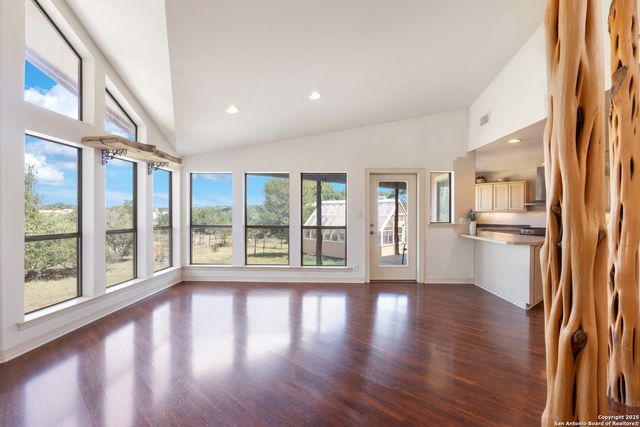 1670 S Cranes Mill, New Braunfels, TX 78132