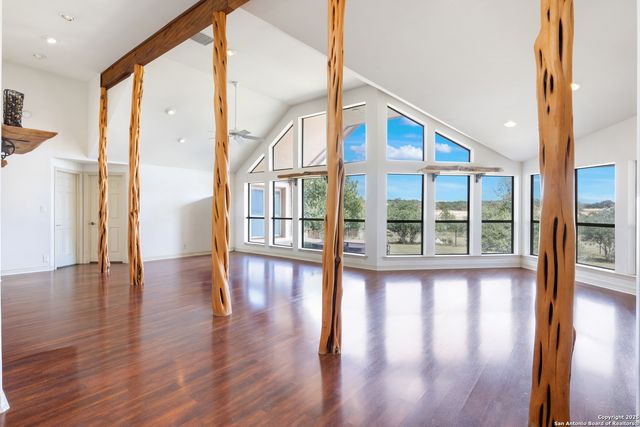 1670 S Cranes Mill, New Braunfels, TX 78132