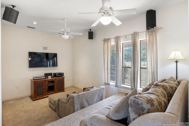 1670 S Cranes Mill, New Braunfels, TX 78132