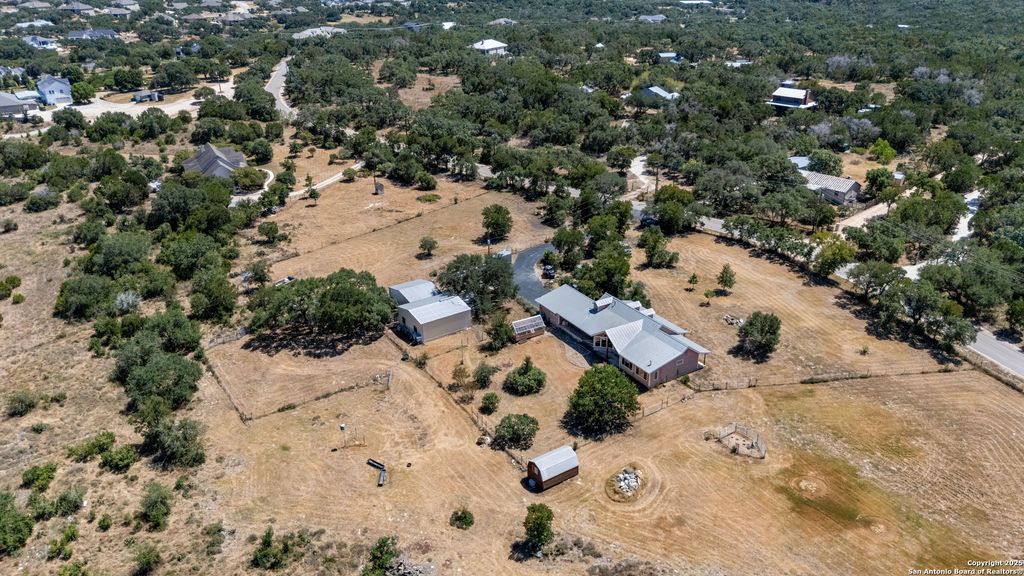 1670 S Cranes Mill, New Braunfels, TX 78132