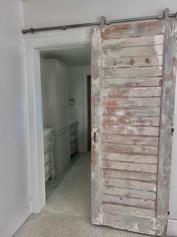 559 S Madison ST, La Grange, TX 78945