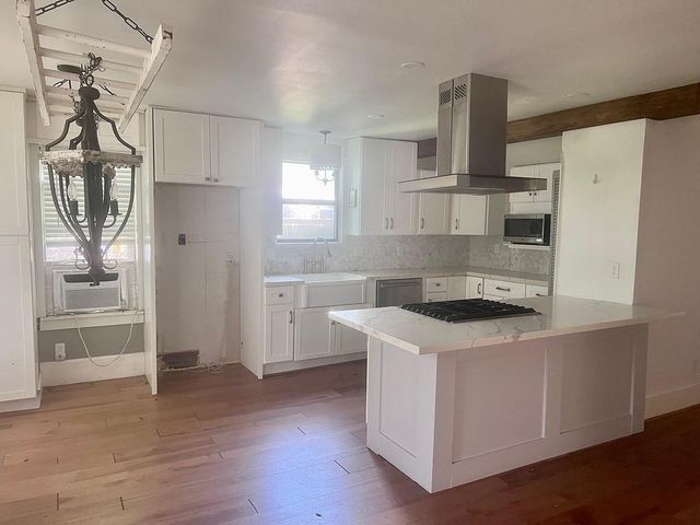 559 S Madison ST, La Grange, TX 78945