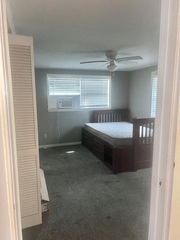 559 S Madison ST, La Grange, TX 78945