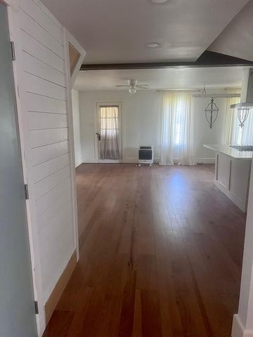 559 S Madison ST, La Grange, TX 78945