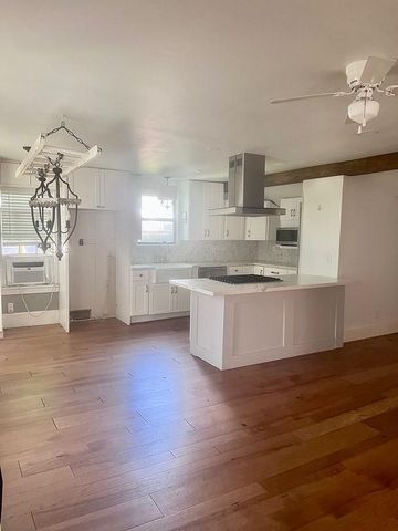 559 S Madison ST, La Grange, TX 78945