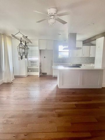 559 S Madison ST, La Grange, TX 78945