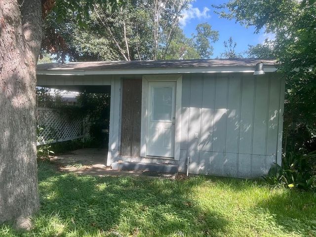 559 S Madison ST, La Grange, TX 78945