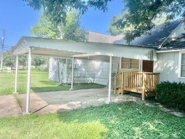 559 S Madison ST, La Grange, TX 78945