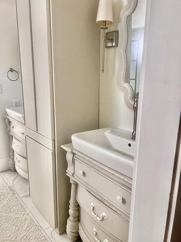559 S Madison ST, La Grange, TX 78945