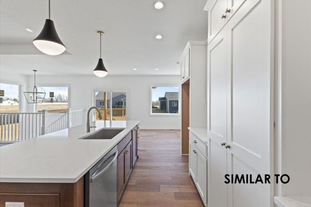 435 NW Red Oak Court, Waukee, IA 50263