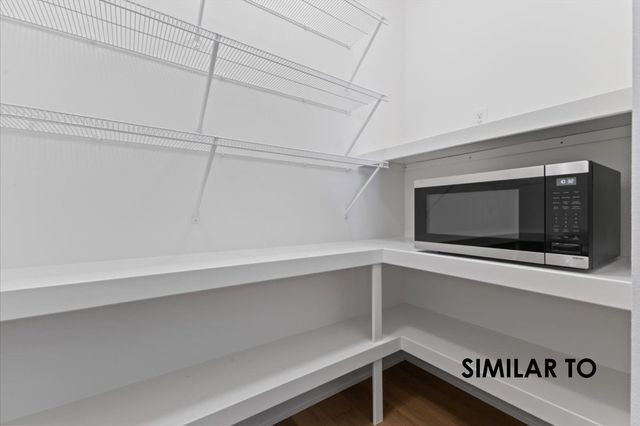 435 NW Red Oak Court, Waukee, IA 50263