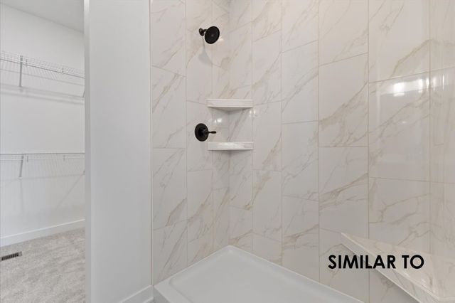 435 NW Red Oak Court, Waukee, IA 50263