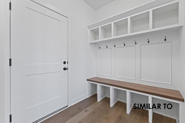 435 NW Red Oak Court, Waukee, IA 50263