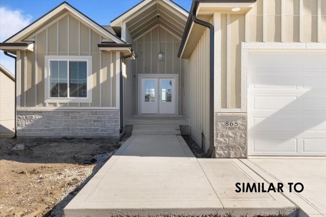 435 NW Red Oak Court, Waukee, IA 50263