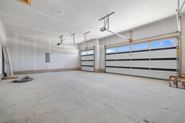 435 NW Red Oak Court, Waukee, IA 50263