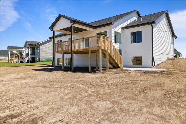 435 NW Red Oak Court, Waukee, IA 50263