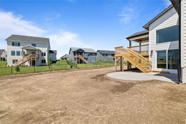 435 NW Red Oak Court, Waukee, IA 50263