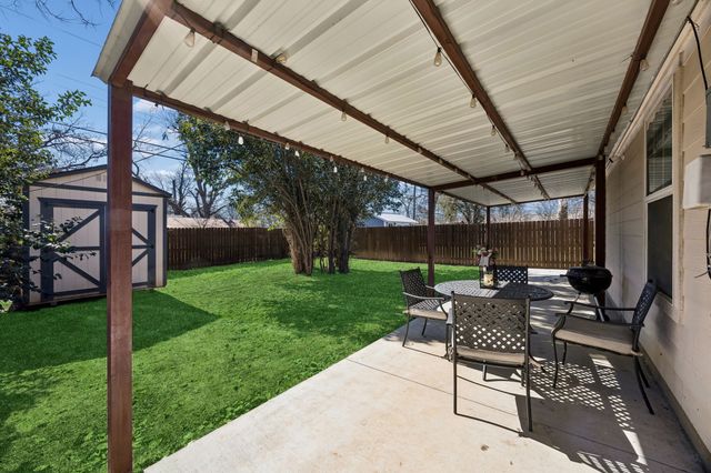 805 Phillips Street, Cleburne, TX 76033