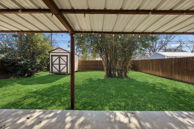 805 Phillips Street, Cleburne, TX 76033