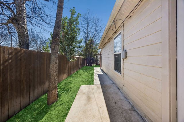 805 Phillips Street, Cleburne, TX 76033