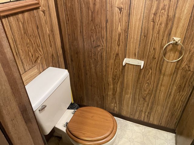 2203 Deer Lake Dr, Nunnelly, TN 37137