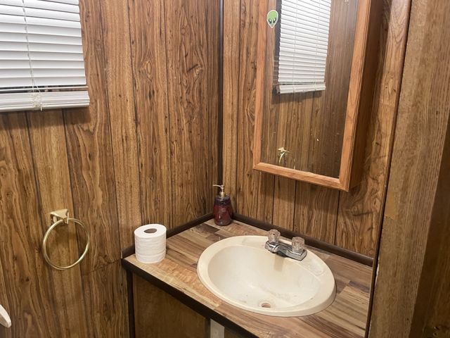 2203 Deer Lake Dr, Nunnelly, TN 37137