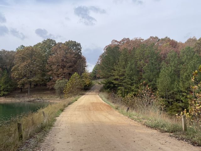 2203 Deer Lake Dr, Nunnelly, TN 37137