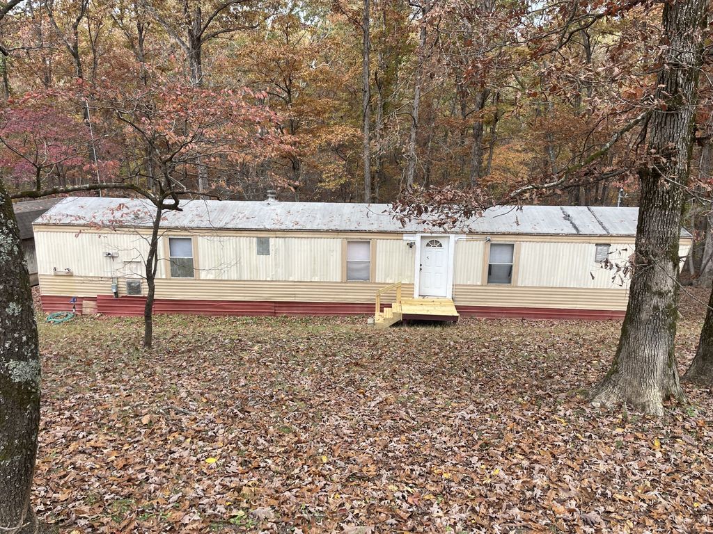 2203 Deer Lake Dr, Nunnelly, TN 37137