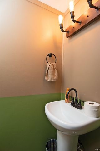 8547 N Old Fort Wayne Road, Roanoke, IN 46783