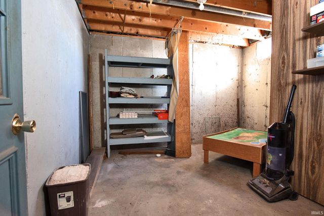 8547 N Old Fort Wayne Road, Roanoke, IN 46783