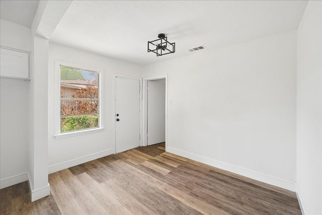 2347 Village Way, Dallas, TX 75216