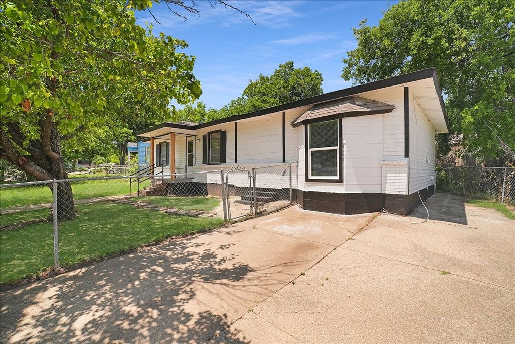 2347 Village Way, Dallas, TX 75216