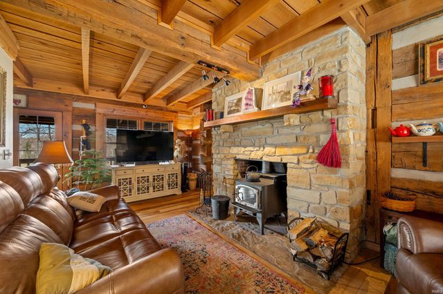 5175 Beanblossom Road, Nashville, IN 47448