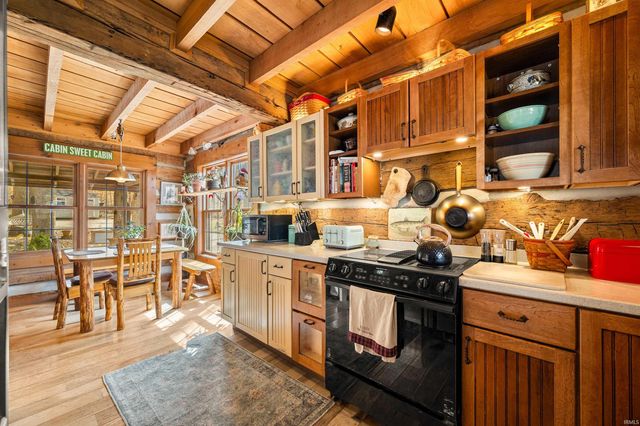 5175 Beanblossom Road, Nashville, IN 47448