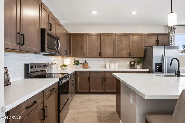 17490 W SOUTHGATE Avenue, Goodyear, AZ 85338