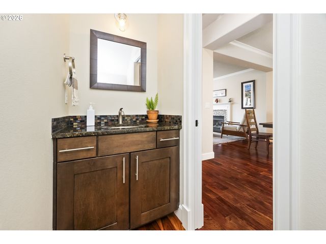 9820 Sw 55TH Ave, Portland, OR 97219