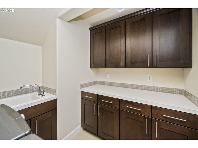 9820 Sw 55TH Ave, Portland, OR 97219