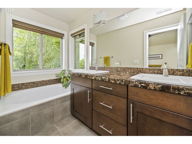 9820 Sw 55TH Ave, Portland, OR 97219