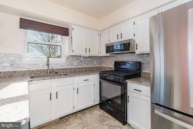 6280 SPRING KNOLL DR, Harrisburg, PA 17111