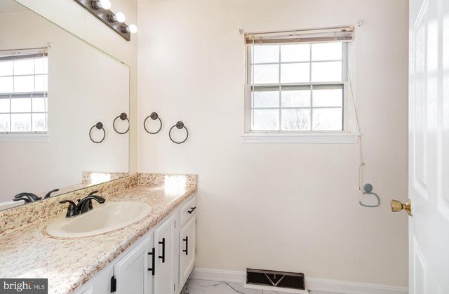 6280 SPRING KNOLL DR, Harrisburg, PA 17111