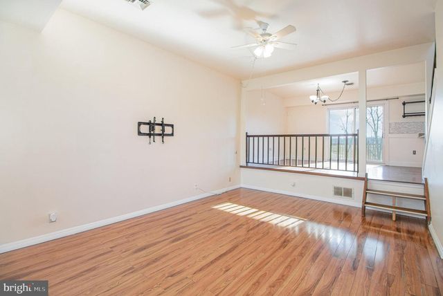 6280 SPRING KNOLL DR, Harrisburg, PA 17111