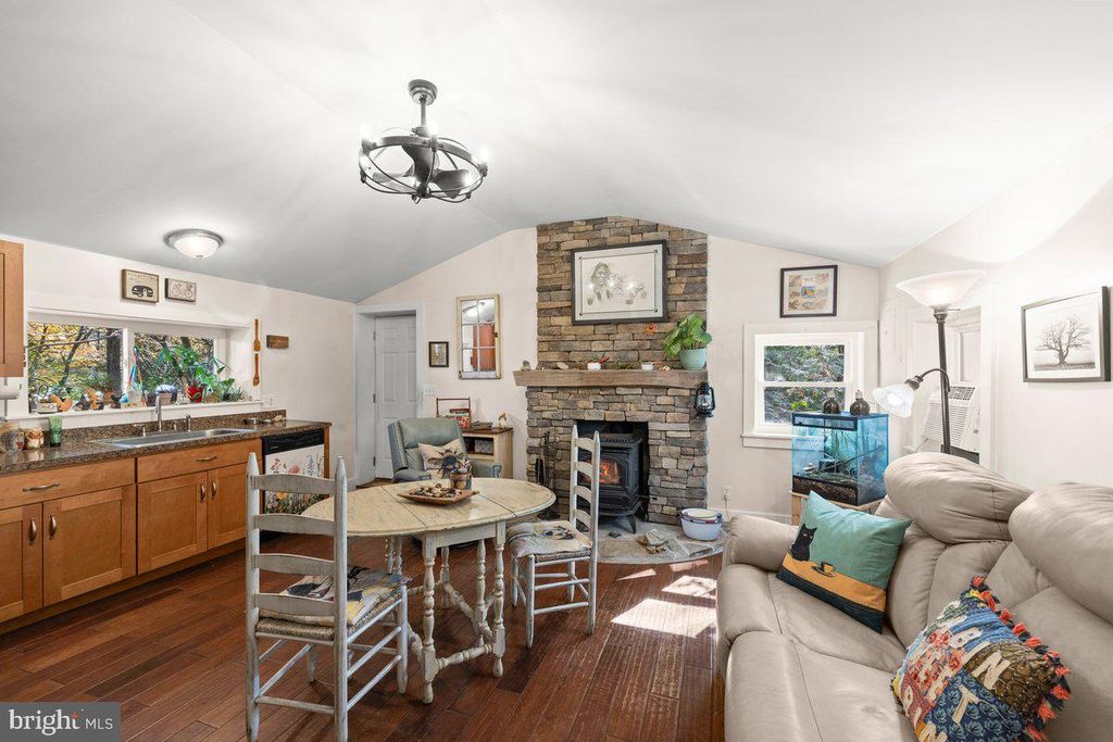 Image 2 of property listing at 141 HONEYMOON LN, Airville, PA 17302