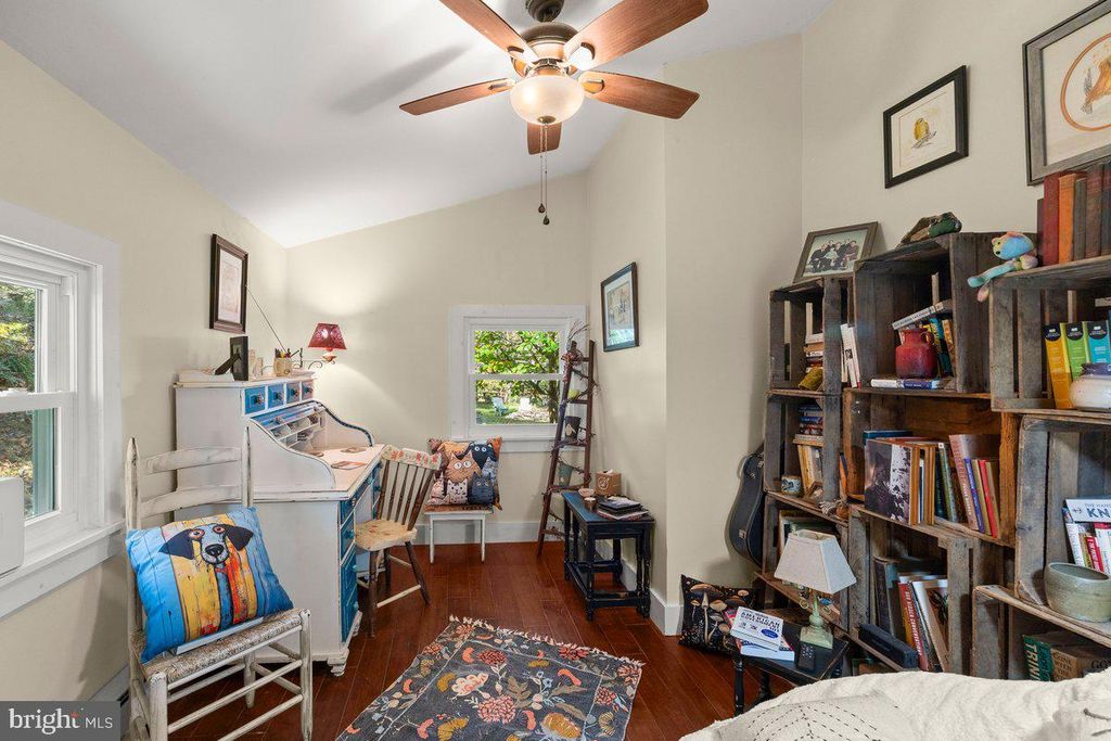Image 12 of property listing at 141 HONEYMOON LN, Airville, PA 17302