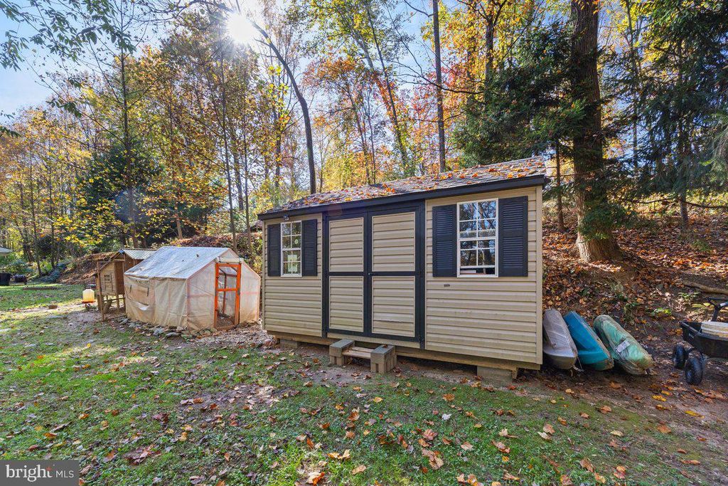 Image 16 of property listing at 141 HONEYMOON LN, Airville, PA 17302