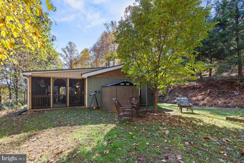 Image 18 of property listing at 141 HONEYMOON LN, Airville, PA 17302
