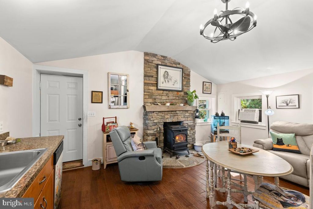 Image 3 of property listing at 141 HONEYMOON LN, Airville, PA 17302