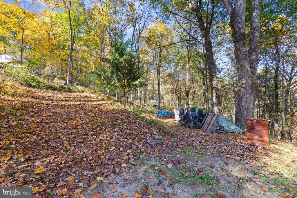 Image 22 of property listing at 141 HONEYMOON LN, Airville, PA 17302